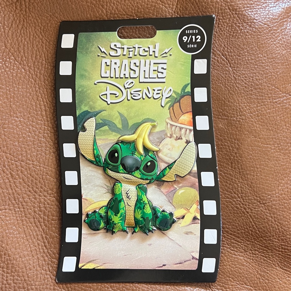 Disney Green & Yellow Stitch Enamel Pin - Jungle Leaf Design